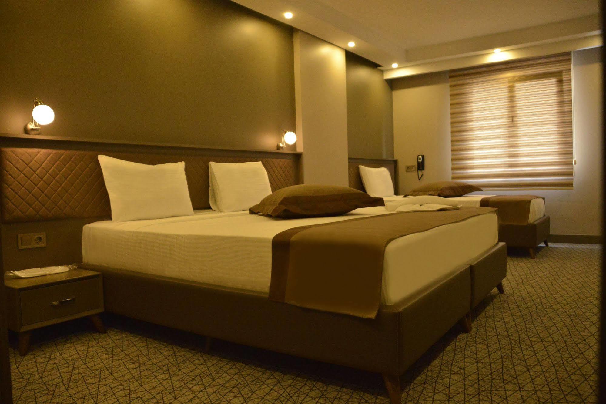 Turkeli Otel อิสตันบูล ภายนอก รูปภาพ