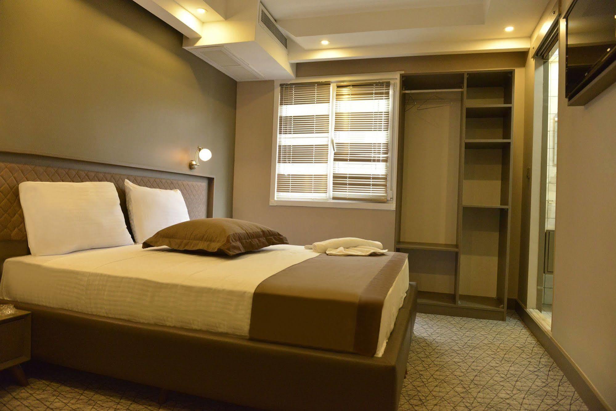 Turkeli Otel อิสตันบูล ภายนอก รูปภาพ
