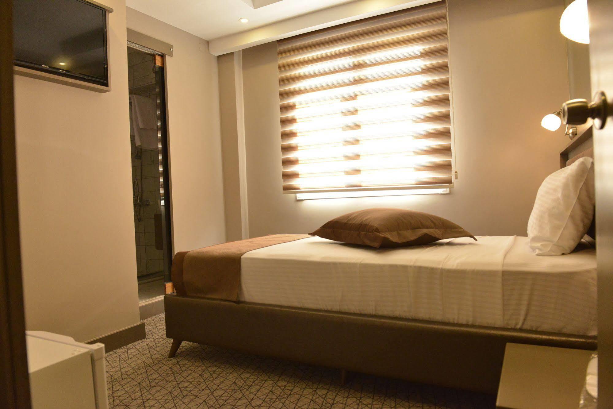 Turkeli Otel อิสตันบูล ภายนอก รูปภาพ