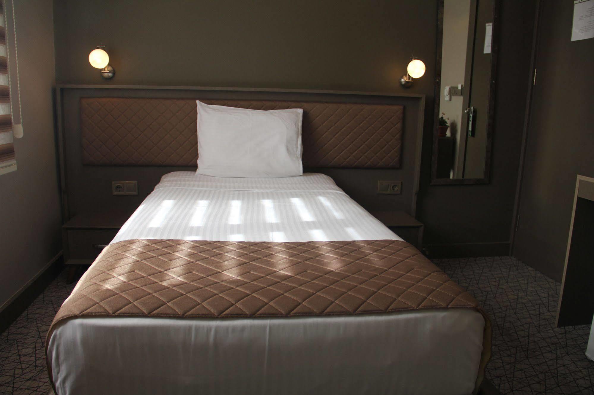 Turkeli Otel อิสตันบูล ภายนอก รูปภาพ